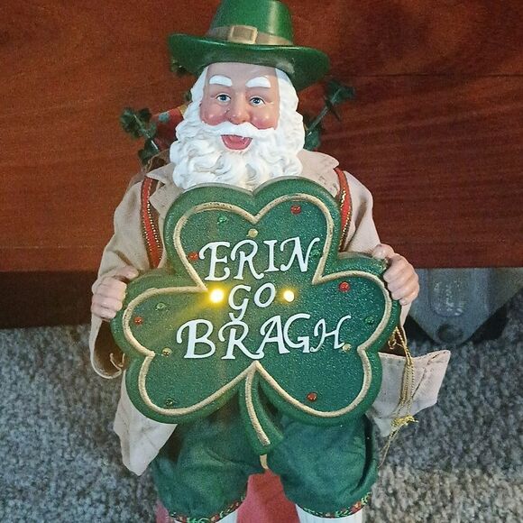 Possible Dreams Clothtique Vintage Irish Santa Smiling Eyes Musical & Lights - Picture 7 of 8